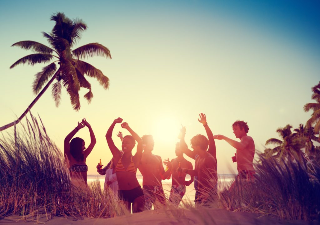 buddymoon-group-travel-friends-beach