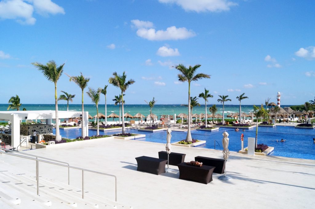mega resort - multiple pools - big resort for destination wedding guests pros and cons